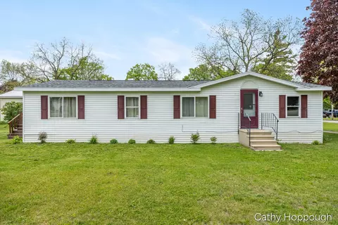 153 Baldwin St, Lyons, MI 48851