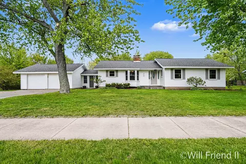 319 Country Club Rd, Holland, MI 49424