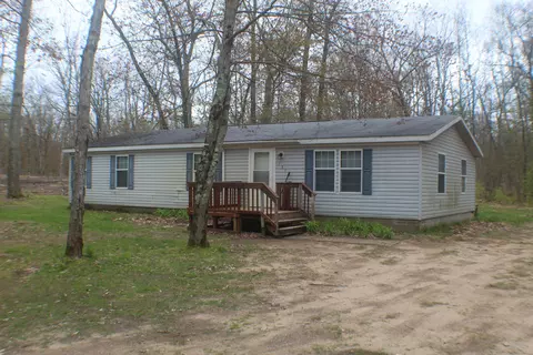 7305 S Forest Gln, Rothbury, MI 49452