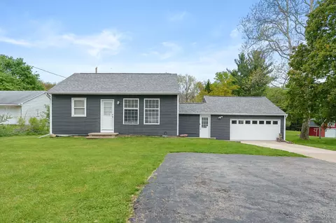 2496 W B Ave, Plainwell, MI 49080