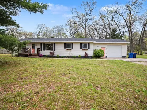 1574 Chatterson Rd, Muskegon, MI 49442