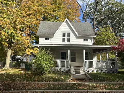 319 S 5th St, Niles, MI 49120