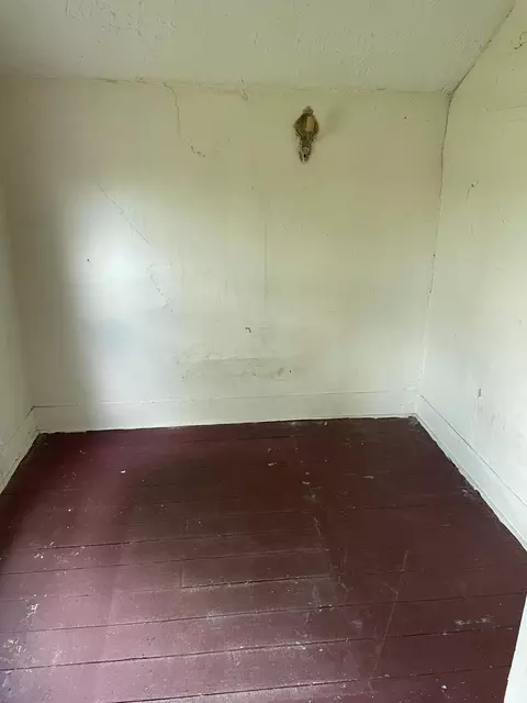 Bedroom - 1112 N Marshall Rd, Tekonsha, MI 49092 photo 2 of 2
