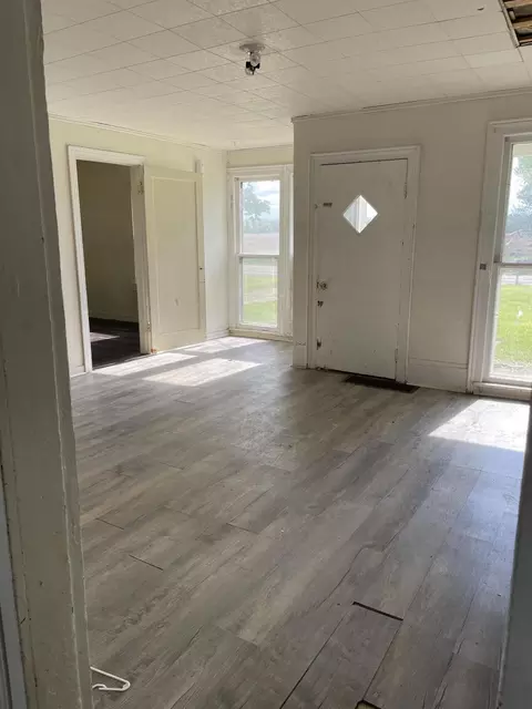 Living - 1112 N Marshall Rd, Tekonsha, MI 49092 photo 1 of 2