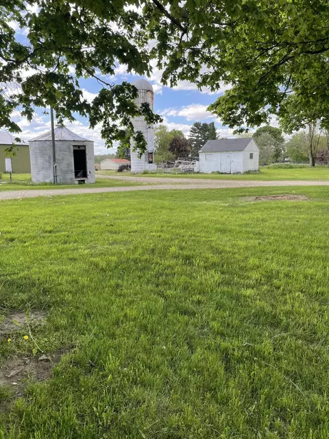 Exterior - 1112 N Marshall Rd, Tekonsha, MI 49092 photo 8 of 10