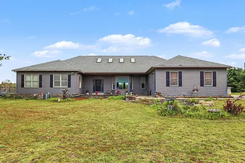 32282 64th Ave, Lawton, MI 49065