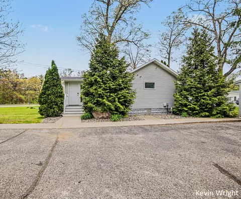 5948 Holton Rd, Twin Lake, MI 49457