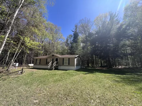 5932 E Partridge Ln, Newaygo, MI 49337