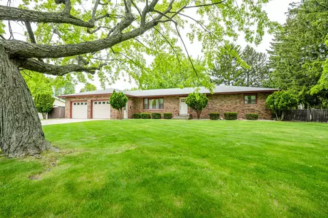 1719 Santa Maria Dr, Stevensville, MI 49127
