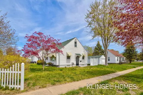 2756 Liberty Rd, Norton Shores, MI 49441