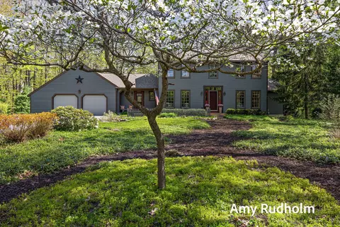 5235 Oakdale Dr, Hudsonville, MI 49426