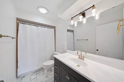 Bath - 1819 Wedgefield, Jackson, MI 49201 photo 2 of 3