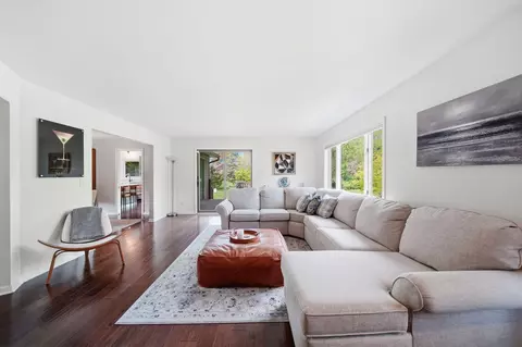 Living - 1819 Wedgefield, Jackson, MI 49201 photo 3 of 4