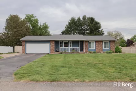 8742 Shadowbrook Dr, Jenison, MI 49428