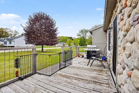 Exterior - 18210 Mohawk Dr #2, Spring Lake, MI 49456 photo 2 of 4