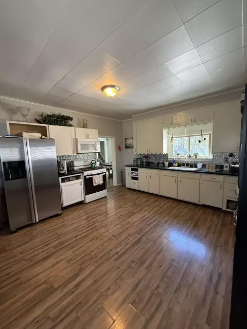Kitchen - 507 1st St, Manistee, MI 49660 photo 1 of 3