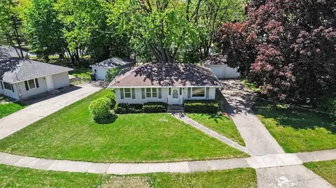 4725 Burgis Ave SE, Kentwood, MI 49508