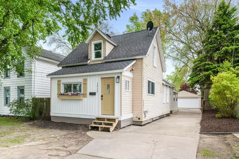 1312 Crosby St NW, Grand Rapids, MI 49504