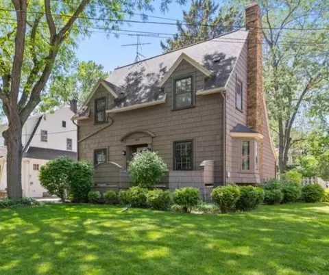 957 Maxwell Ave SE, Grand Rapids, MI 49506