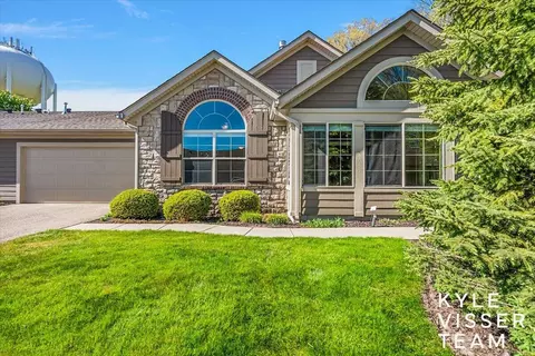 892 Bridge Crest Dr SE, Ada, MI 49301