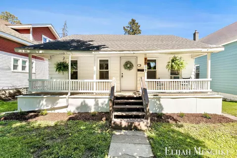 1026 Garfield Ave NW, Grand Rapids, MI 49504