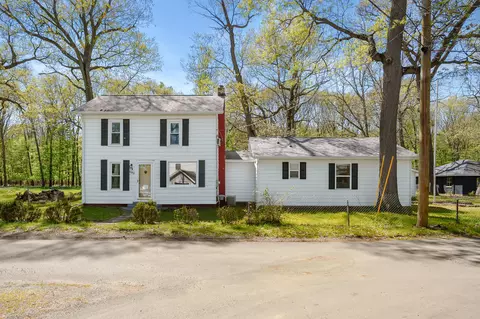 52320 Sheridan Rd, Paw Paw, MI 49079