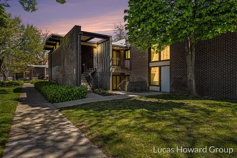 815 S Despelder St #9, Grand Haven, MI 49417