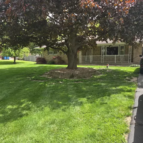 1077 Riverside Dr, Battle Creek, MI 49015