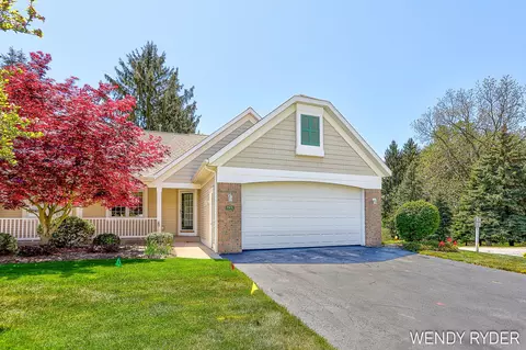 245 E Timberlake Dr, Holland, MI 49424