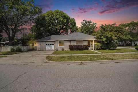 705 S Griffin St, Grand Haven, MI 49417