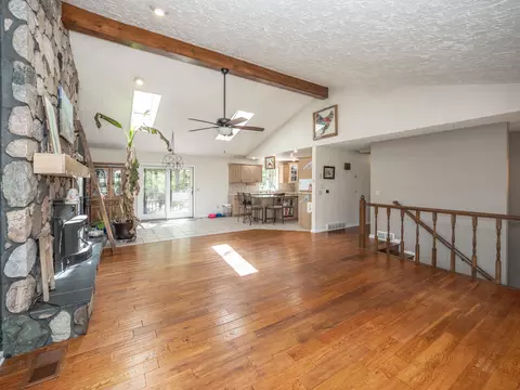 Living - 4115 S Van Kal St, Mattawan, MI 49071 photo 3 of 5