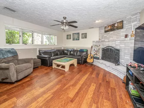 Living - 4115 S Van Kal St, Mattawan, MI 49071 photo 4 of 5