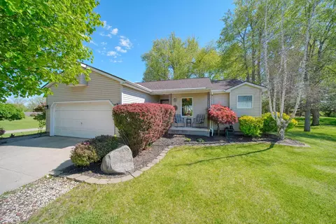 13865 Northmoor Dr, Cement City, MI 49233