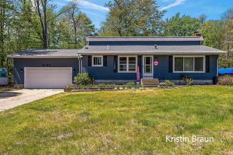 5185 Pine Ridge Dr, Norton Shores, MI 49441
