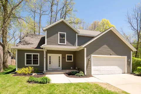 1401 Whispering Trl, Benton Harbor, MI 49022