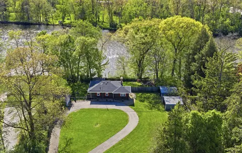1828 Bond St, Niles, MI 49120
