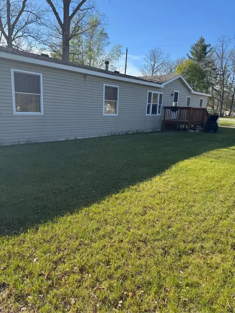 816 E James St, White Cloud, MI 49349 photo 2
