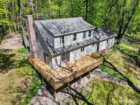 7550 Woodsy End St, Middleville, MI 49333