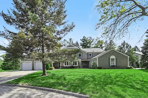 7117 Medallion Dr, Lansing, MI 48917