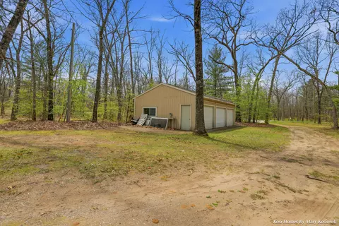 Exterior - 2437 E 100th St, Grant, MI 49327 photo 7 of 8