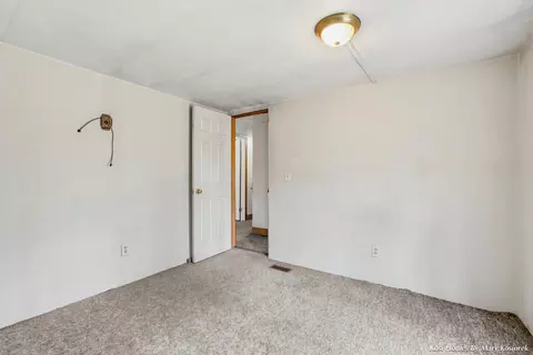 Bedroom - 2437 E 100th St, Grant, MI 49327 photo 6 of 7