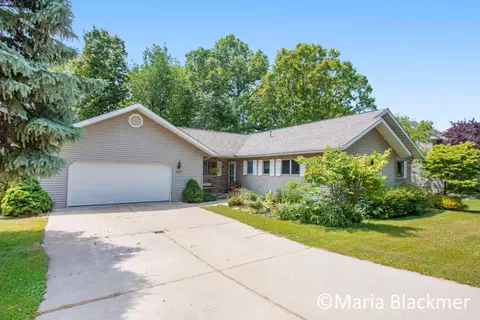 947 Southview Dr, Ionia, MI 48846