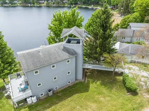 15657 Lakeview Dr, Buchanan, MI 49107