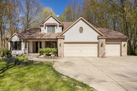 15056 Oakwood Dr, Big Rapids, MI 49307