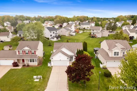 5757 E Grove Dr SE, Kentwood, MI 49512