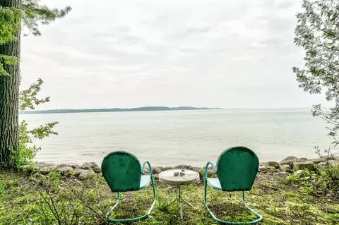 3929 Bay Valley Dr, Williamsburg, MI 49690