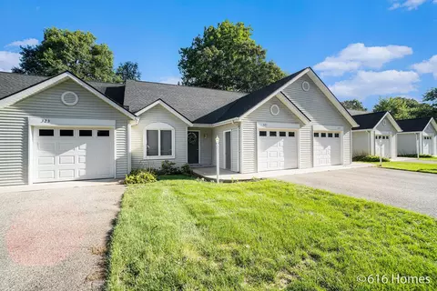 321 Nestlewood Dr, Holland, MI 49424