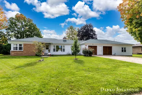 390 W Division St, Sparta, MI 49345