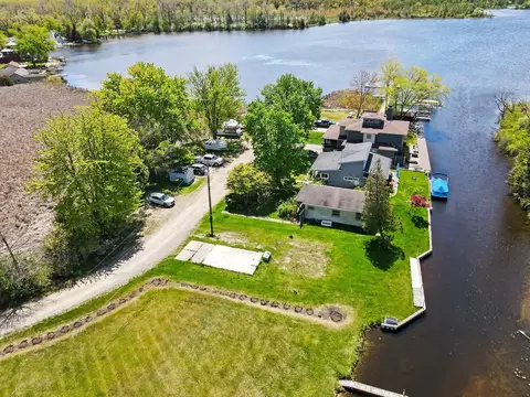 9407 Linck Dr, Pinckney, MI 48169