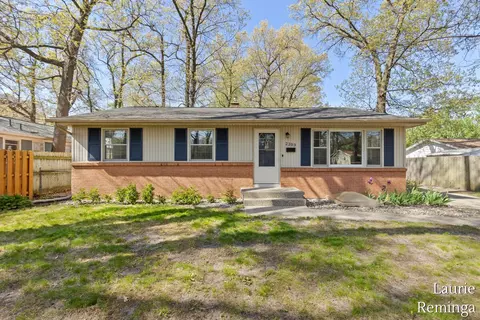 2203 Lacrosse St SW, Wyoming, MI 49519